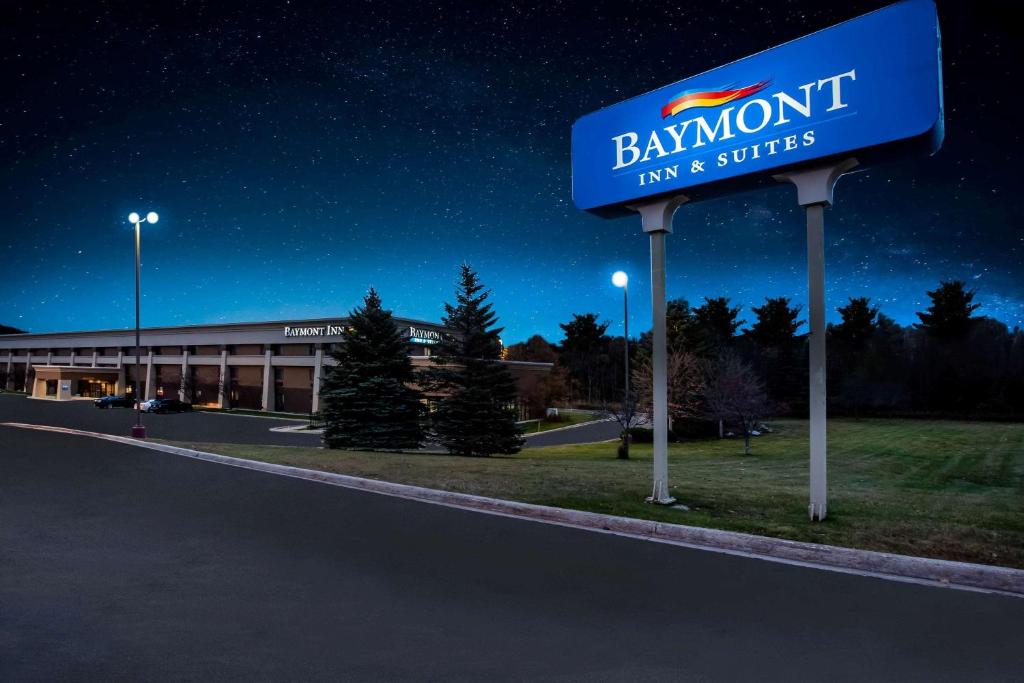 Baymont by Wyndham Traverse City Main image 1